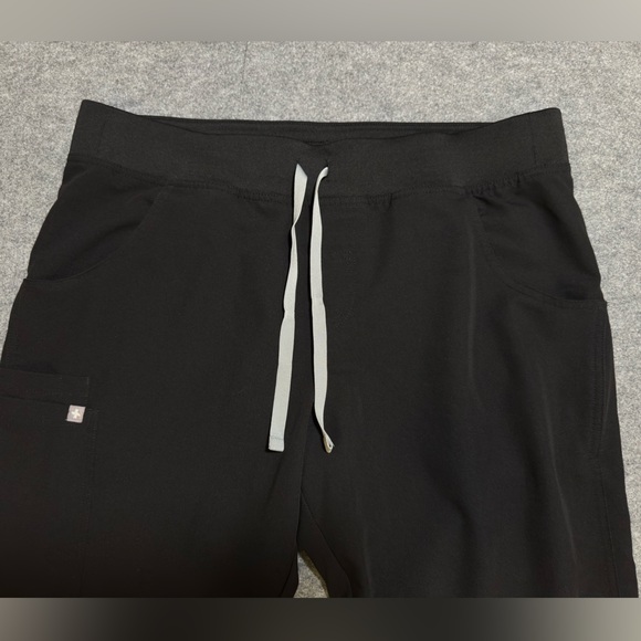 Figs Scrubs Women's Black Kade Cargo Scrub Pants - Picture 10 of 12